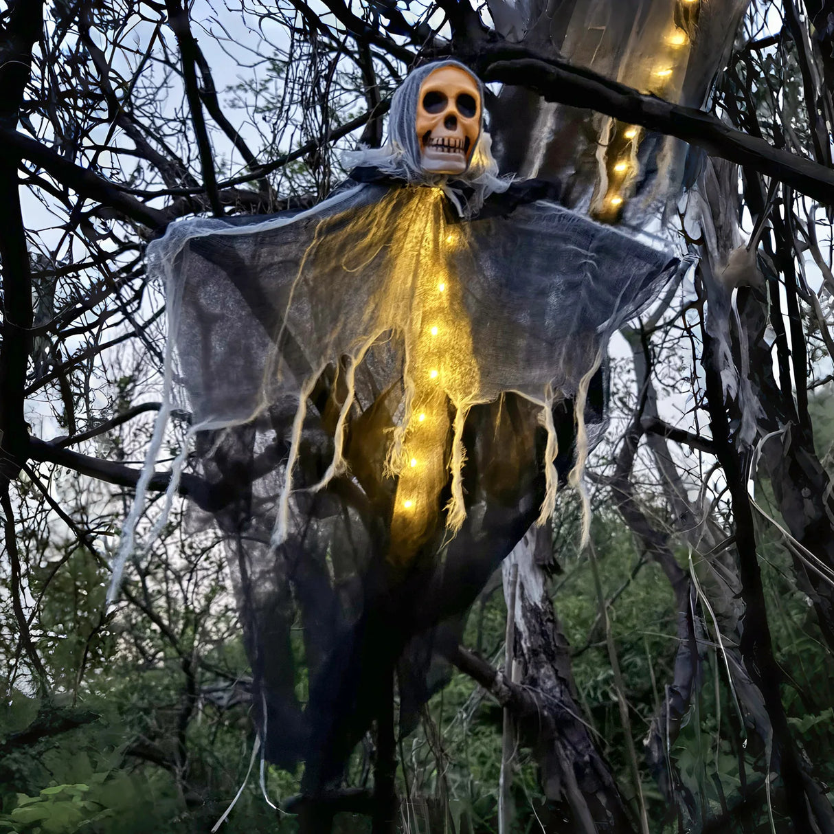 Halloween Skeleton Ghost Decoration Ghost with LED Halloween decoration LED String Lights for Outdoor Use in Gardens