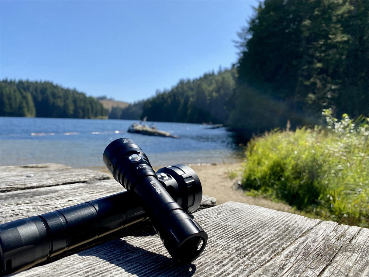 Dive Torch Max 2000 Lumen Dive Flashlight, IPX8 Waterproof Scuba Diving Torch, Submarine Flashlight with Luminus SST40 LED, Professional Snorkeling Light for Under Water Deep Sea Cave(5000K)