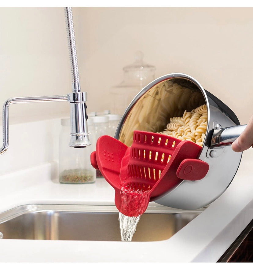 Kitchen Gizmo Snap N Strain Strainer, Clip On Silicone Colander, Fits all Pots and Bowls - Red