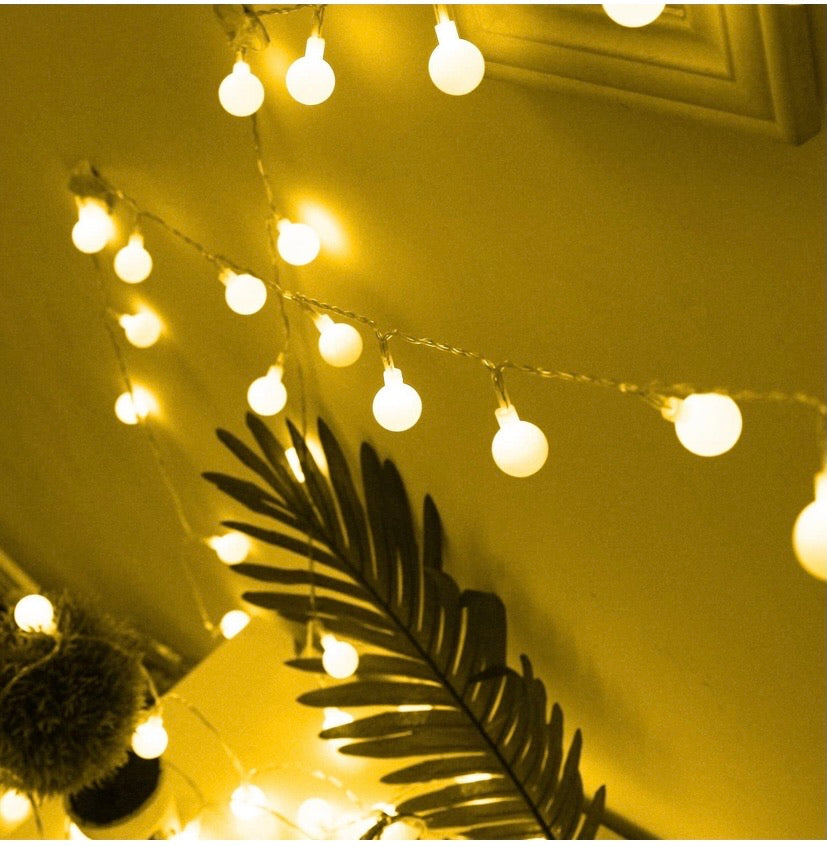 Globe Fairy Light Battery Powered 22.9FT 50 LED Ball String Lights with Remote Control for Holiday Christmas New Year Wedding Party Gardens Lawns Patios Indoor & Outdoor Decoration(Warm White)