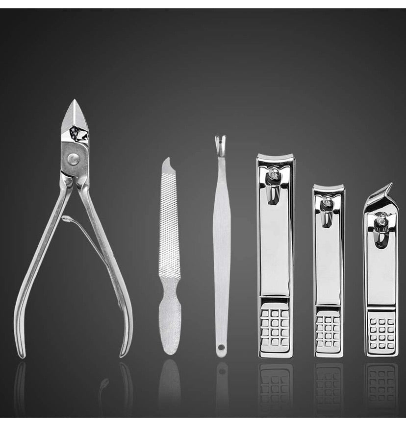 Manicure Pedicure Set Nail Clippers,FomaTrade 20 Pieces Stainless Steel Manicure Kit, Professional Grooming Kit, Nail Tools with Luxurious Travel Case (silver)