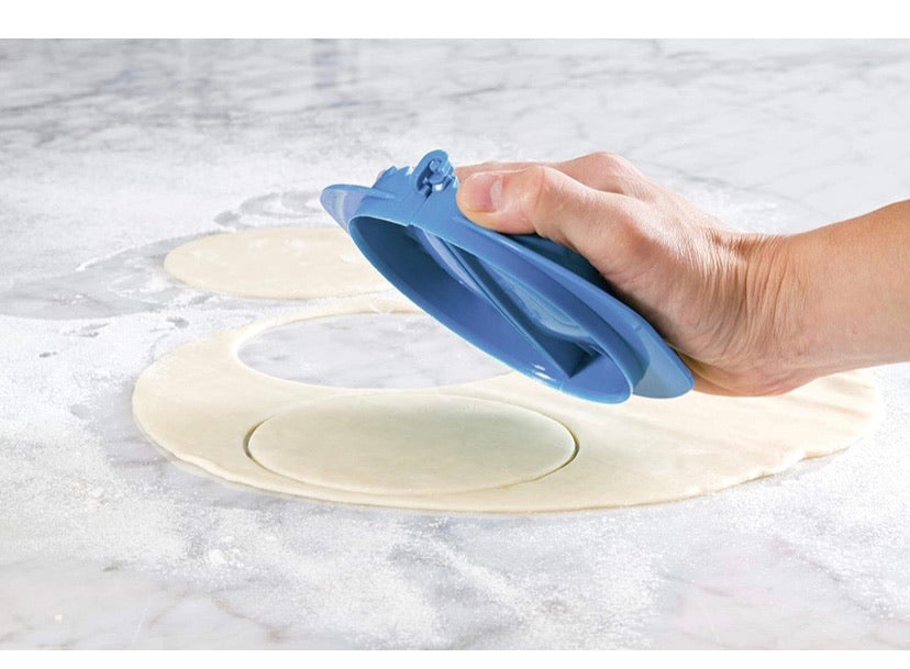 Dough Press Set Medium Red/White/Teal