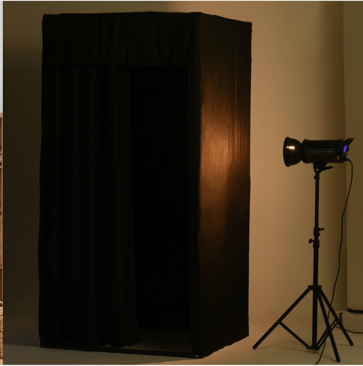 100 × 100 × 200 cm Black Retail Changing Room with Curtain