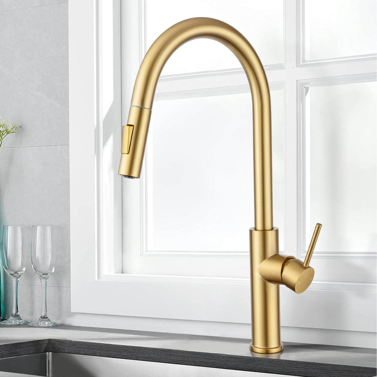 Brushed Gold 2-Mode Pull-Out Kitchen Mixer Tap