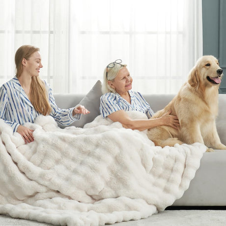 TARODEA Faux Fur Throw Blanket for Couch, Fuzzy Soft Plush Thick Bubble Blanket for Sofa Bedroom Living Room (Cream White, 130x160 cm)