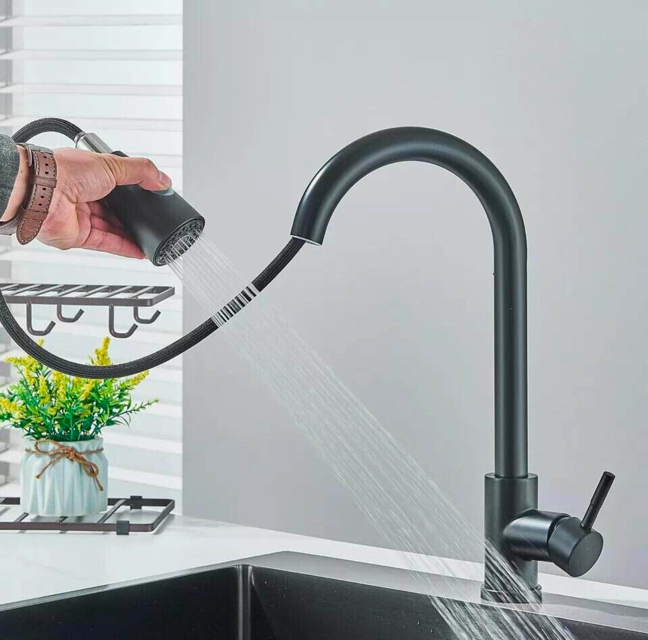 Black 2-Mode Pull-Out Kitchen Mixer Tap – 360° Swivel