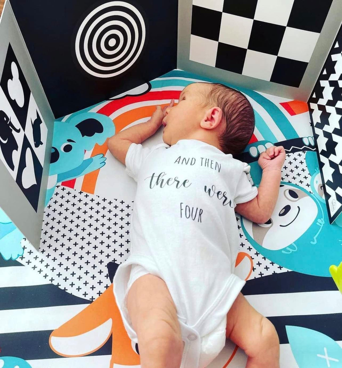 Samuel Sensory Black and White Baby Sensory & Development Stand Up Board High Contrast Simple Geometric Shapes, Newborn Gift