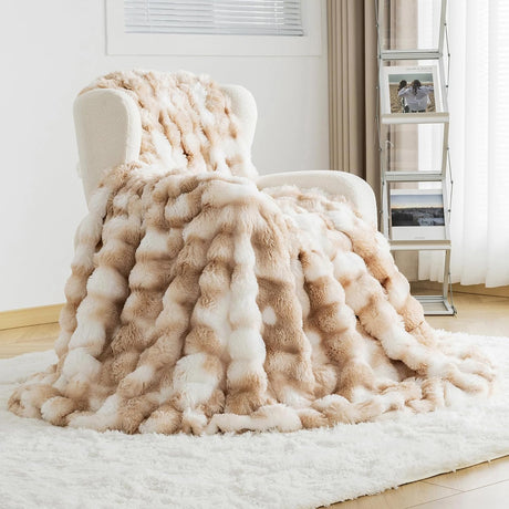 TARODEA Faux Fur Throw Blanket for Couch, Fuzzy Soft Plush Thick Bubble Blanket for Sofa Bedroom Living Room (Cream White, 130x160 cm)