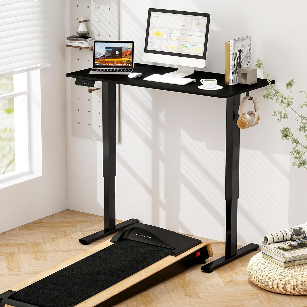 Giantex Electric Standing Desk, 140 x 60 cm Sit Stand Home Office Desk with 3 Memory Height Settings, Height Adjustable Computer Desk with 2 Hanging Hooks & Cable Management (Black)