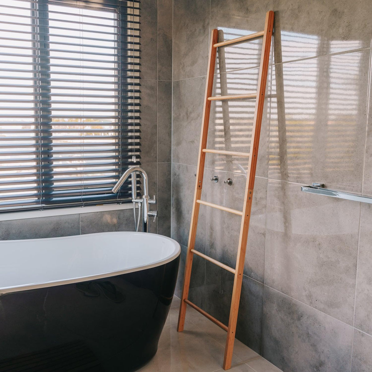 6-Rung Bamboo Leaning Ladder for Towels, Blankets & Quilts