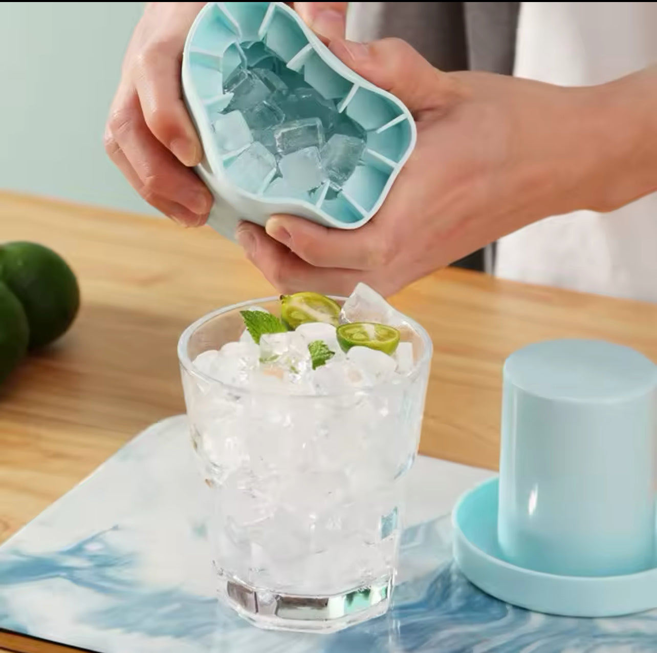 Compact Round Silicone Ice Mould – 8 × 6 × 7.5 cm