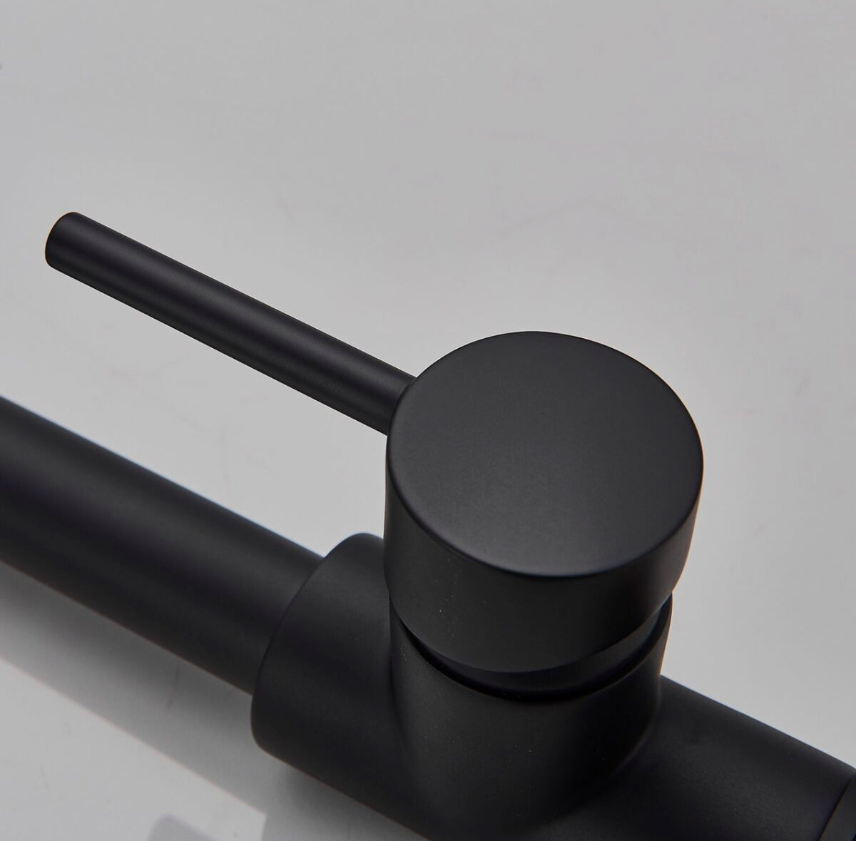 Black Pull-Out Kitchen Mixer Tap – 360° Swivel
