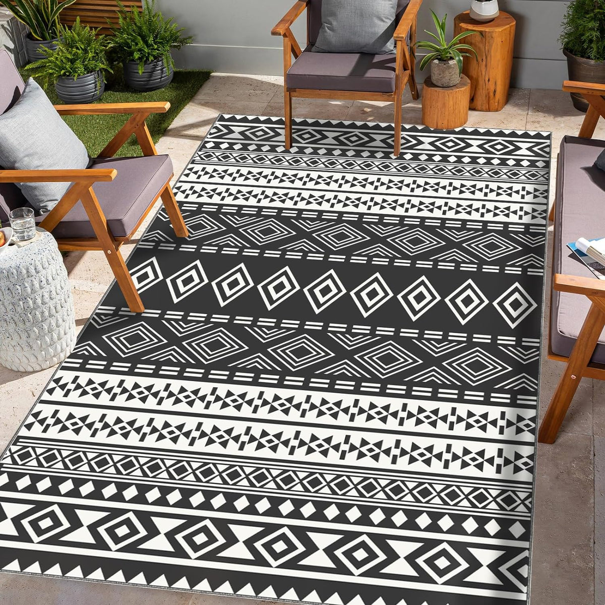 150 × 245 cm Reversible Outdoor Rug with Carry Bag
