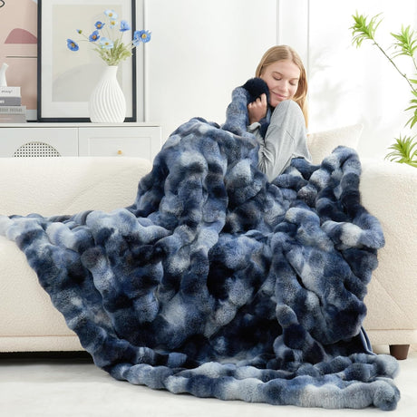 TARODEA Faux Fur Throw Blanket for Couch, Fuzzy Soft Plush Thick Bubble Blanket for Sofa Bedroom Living Room (Cream White, 130x160 cm)