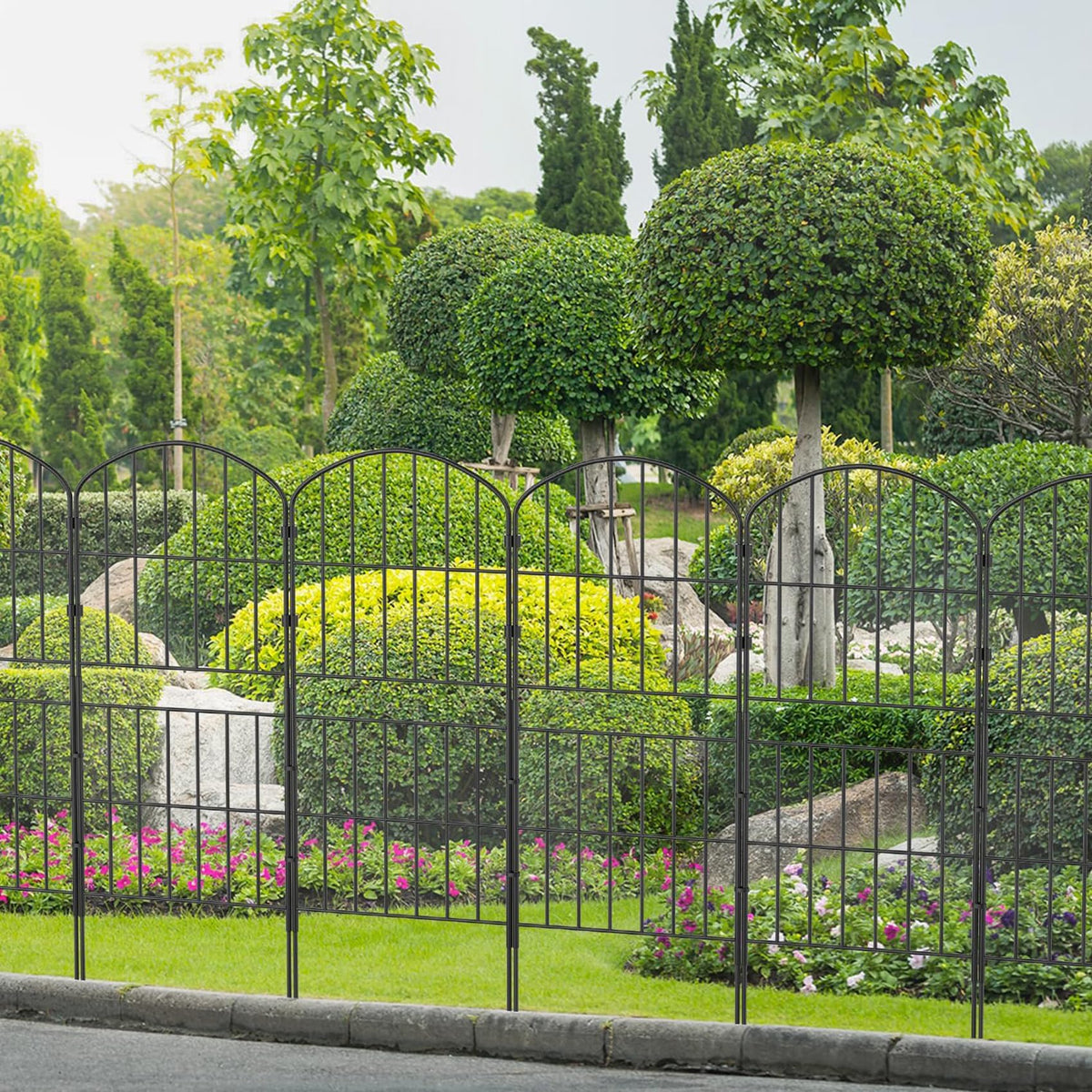 10-Panel Arched Metal Garden Border Fence – 92 × 330 cm