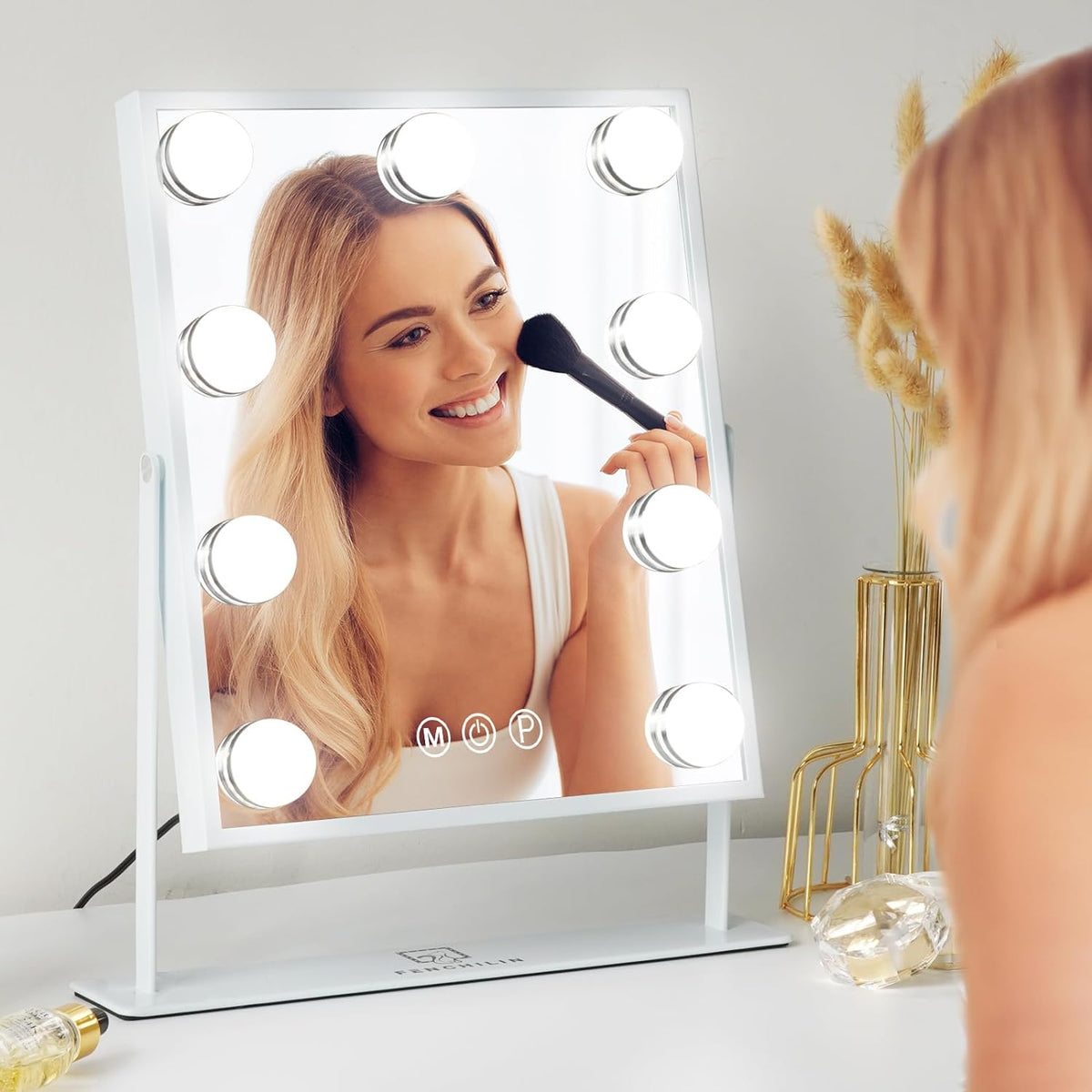 30 cm Hollywood-Style LED Vanity Mirror with 10× Detail Mirror