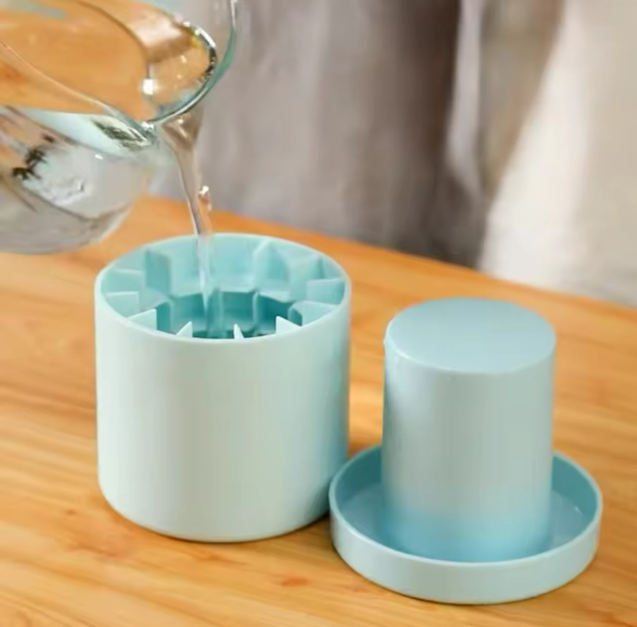 Compact Round Silicone Ice Mould – 8 × 6 × 7.5 cm
