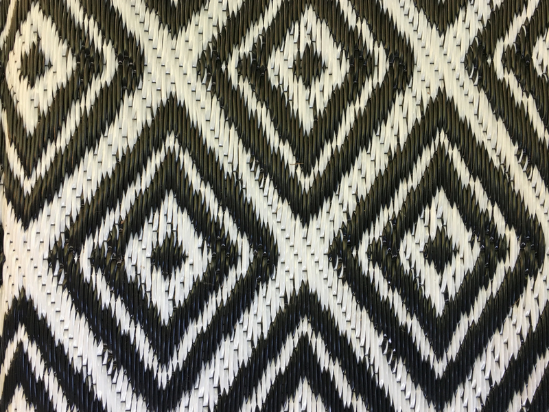 200 × 270 cm Black & White Diamond Outdoor Rug