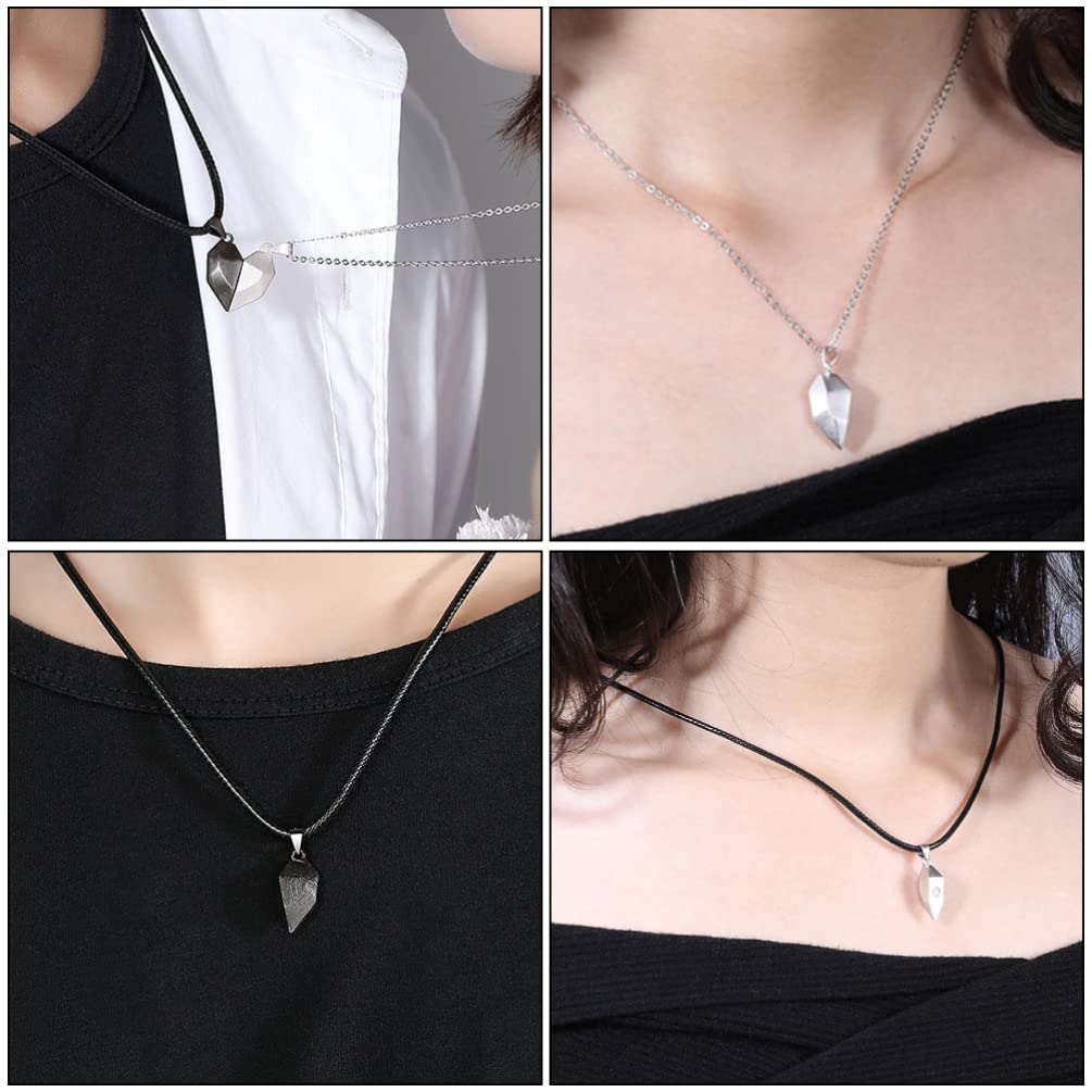 Veemoon Magnetic Split-Heart Couple Necklace Set