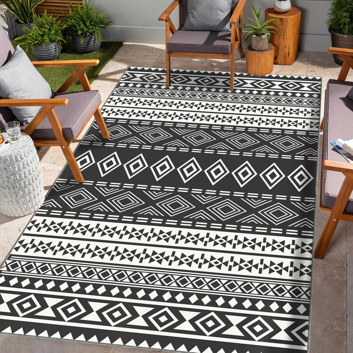 150 × 245 cm Black & White Reversible Outdoor Rug