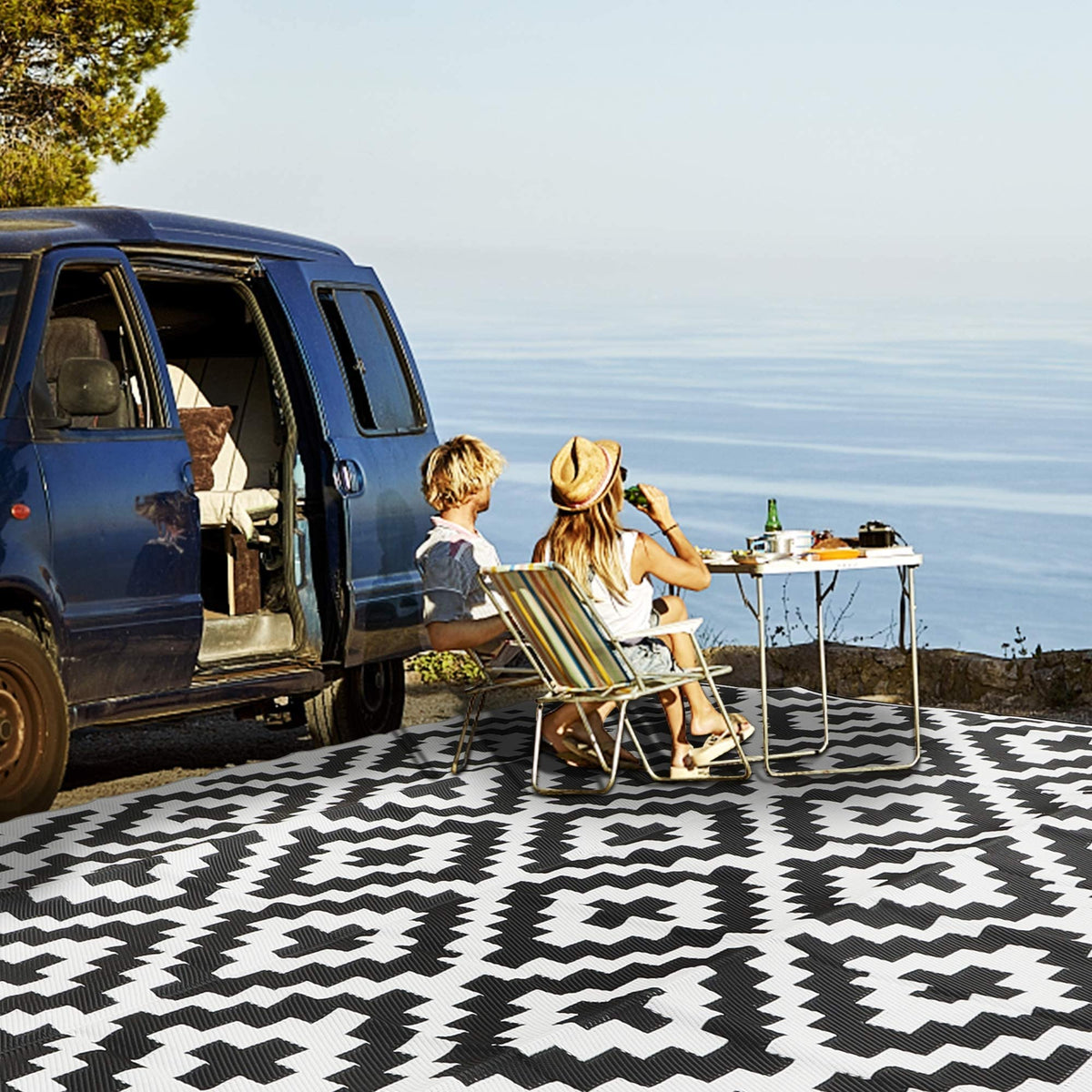 150 × 245 cm Reversible Plastic-Straw Outdoor Rug