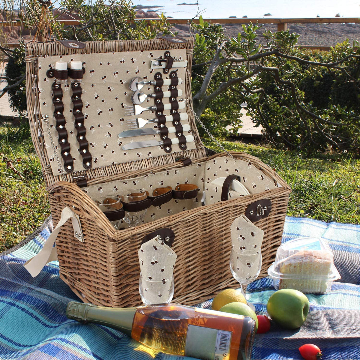 Willow Picnic Basket Set for 4 Persons, Natural Wicker Picnic Hamper with Tableware Set, Best Choice for Christmas, Thanksgiving, Birthday or Wedding