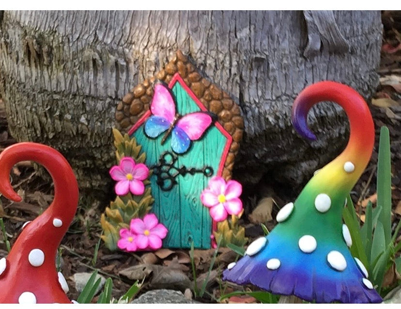 Miniature Resin Butterfly Fairy Door – 14.6 × 11.43cm