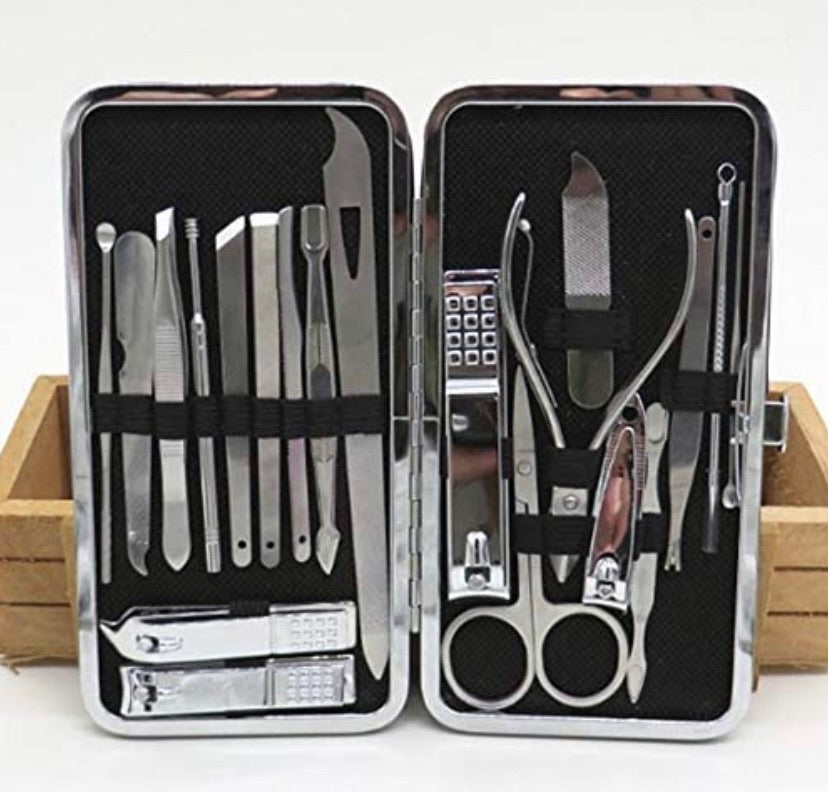 Manicure Pedicure Set Nail Clippers,FomaTrade 20 Pieces Stainless Steel Manicure Kit, Professional Grooming Kit, Nail Tools with Luxurious Travel Case (silver)