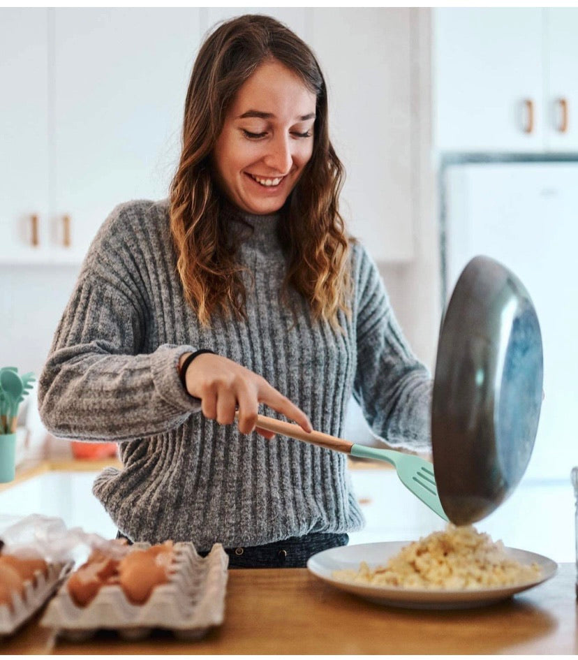 Silicone Kitchen Utensil Set, Cooking Spatulas Soup Ladle Slotted Spoon Turner Pasta Server Basting Brush Tongs Whisk Wooden Handle Heat Resistant Cookware Non-Stick Kitchen Gadgets Tools 12 Pcs